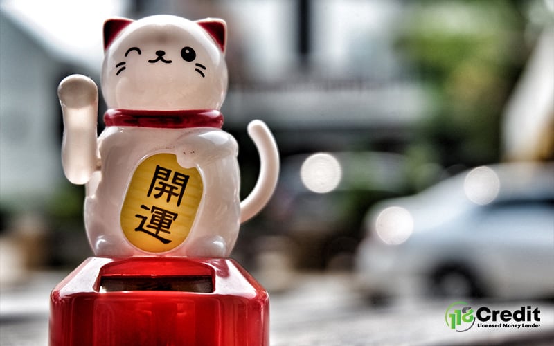 Maneki-neko lucky cat figurine for boosting money flow.