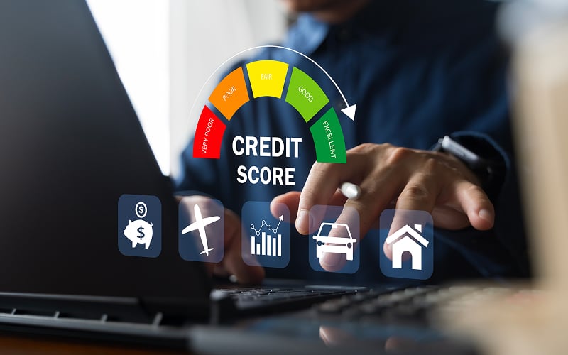 Man monitoring his credit score meter on a laptop.